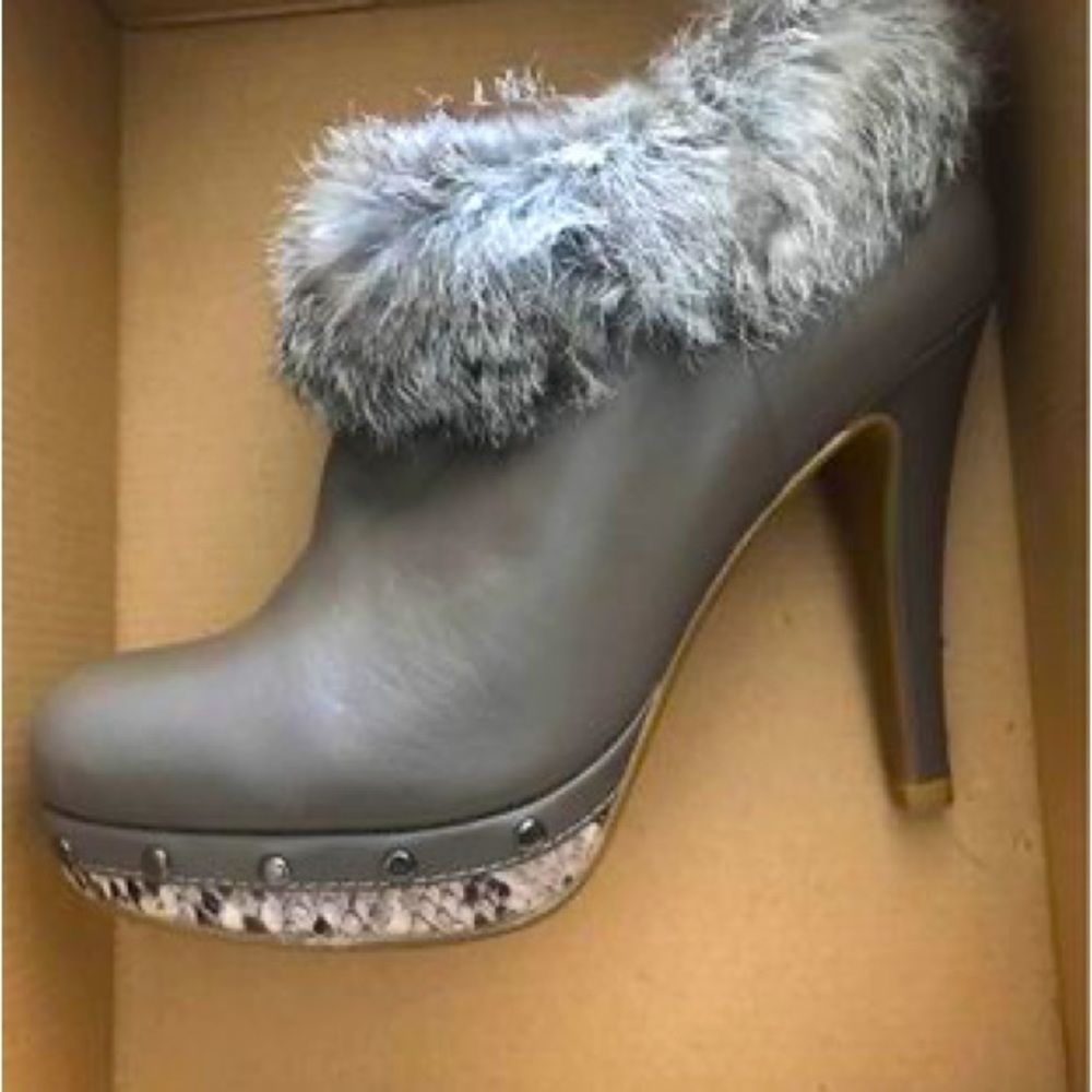 Woman’s cute genuine leather heels with Rabbit hair